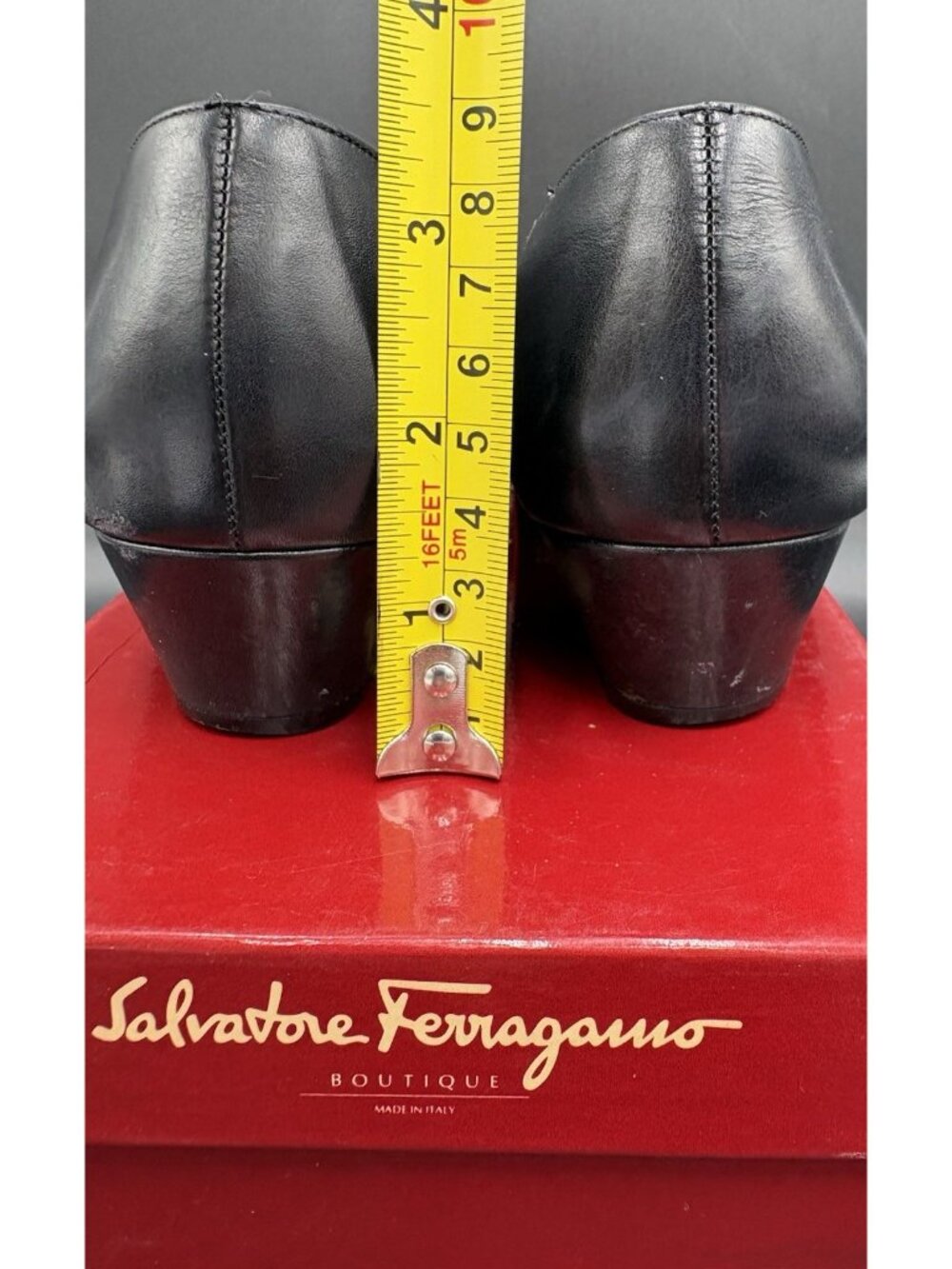 Salvatore Ferragamo Women's 8.5B Black Leather Pumps Boutique Toe Bow/ Gold Logo - Picture 6 of 12